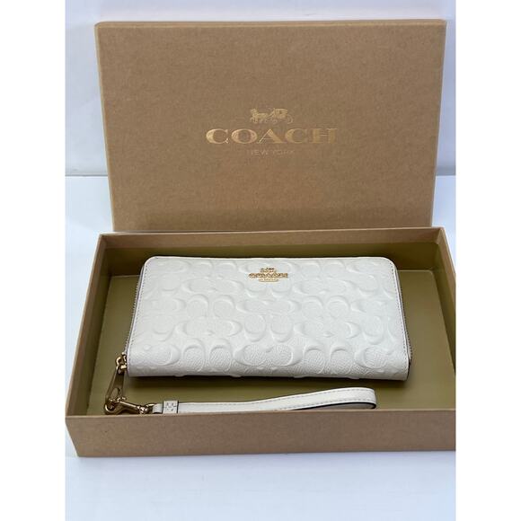 Coach Cream Full Size Zippy Wallet Wristlet New - Picture 1 of 6